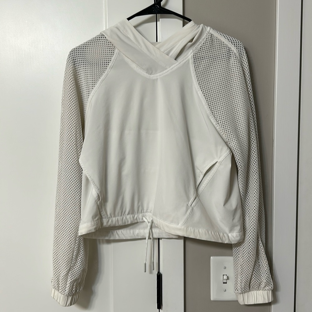 Like New Lululemon Catch A Breeze Pullover Hoodie w Kangaroo Pocket & Drawstring